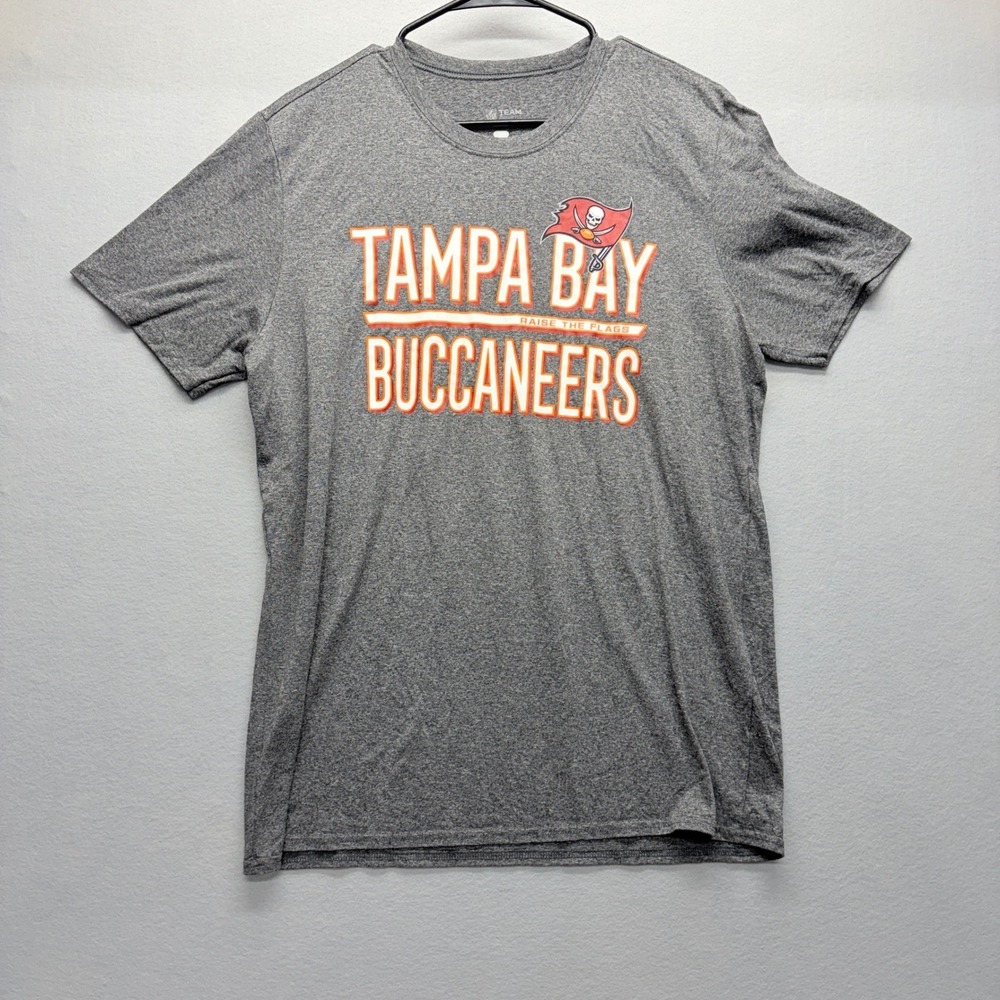 NFL Team T Shirt Tampa Bay Buccaneers Mens L Gray Raise The Flags Graphic Tee
